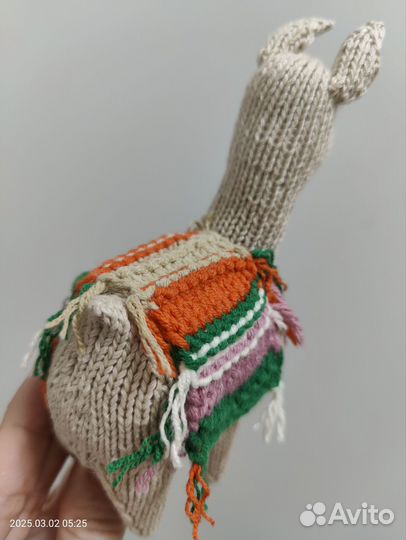 Вязаные игрушки ручной работы. Брелок. Лама