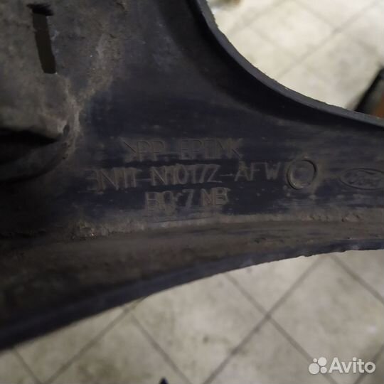 Накладка крыла задняя правая ford Fusion 02-12