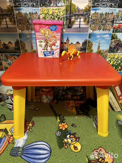 Стол детский пластиковый
