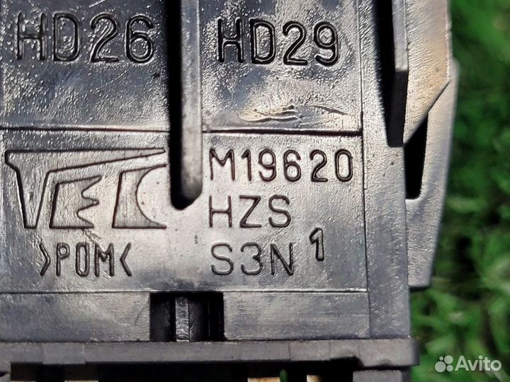 Кнопка аварийной сигнализации на Honda Civik 7