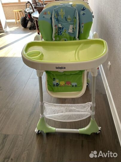 Детская кроватка с маятником