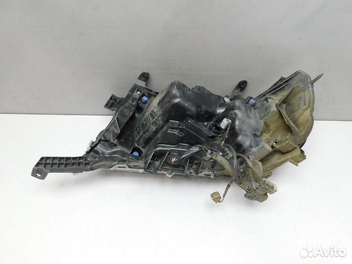 Фара правая Toyota Land Cruiser