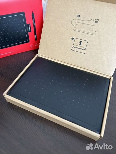 Графический планшет Wacom Bamboo One красный