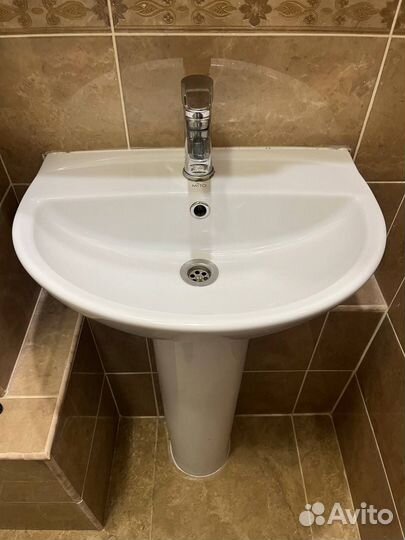 Раковина в ванную тюльпан