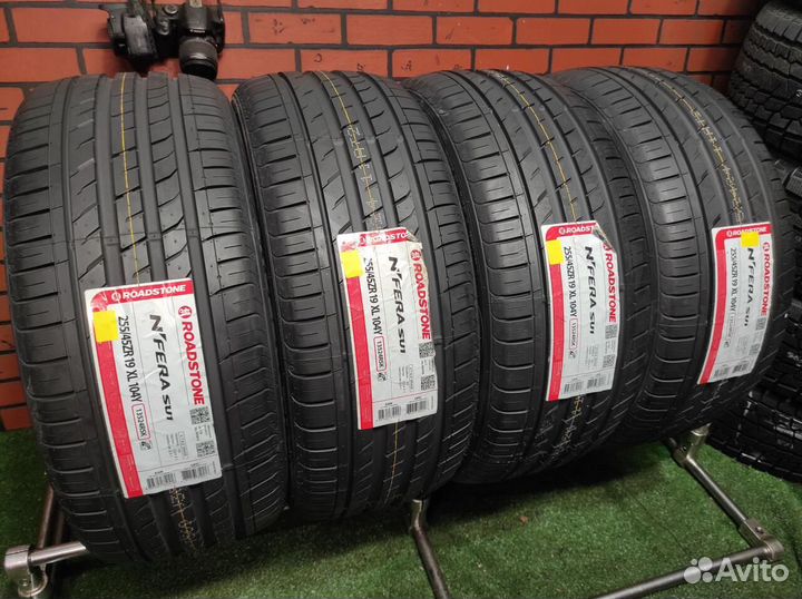 Roadstone N'Fera SU1 255/45 R19 104Y