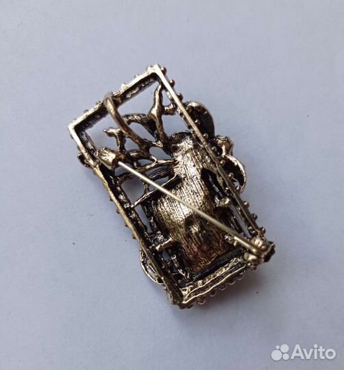 Брошь ретро с кристаллом