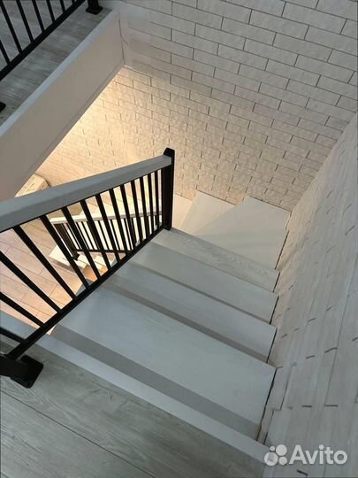 Лестница на металлокаркасе межэтажная