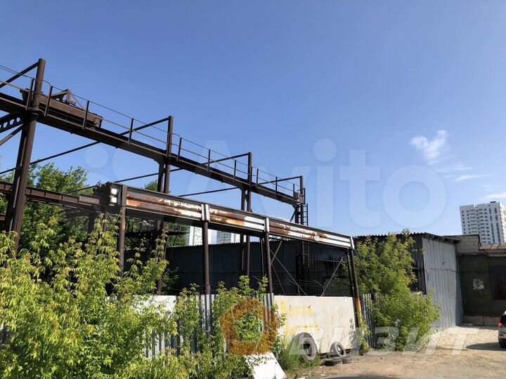 Склад и земля с кран-балкой в центре города