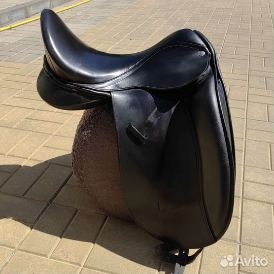 Выездковое седло