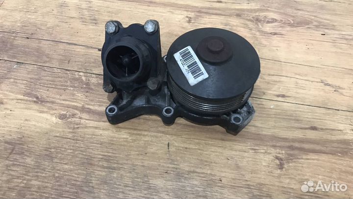 Водяная помпа BMW 3 E92 2007 11517807311
