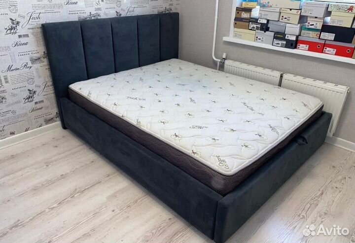 Кровать с матрасом