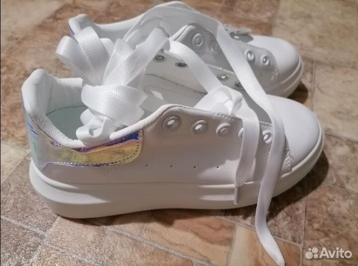 Кроссовки новые