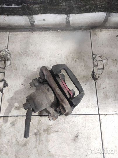 Суппорт задний правый lexus RX350