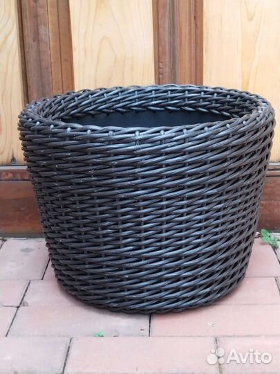 Кашпо из искусственного ротанга