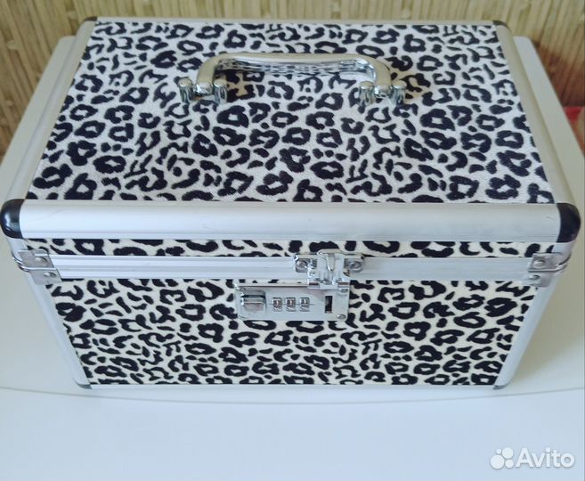 Бьюти кейс, косметичка, чемодан для косметики