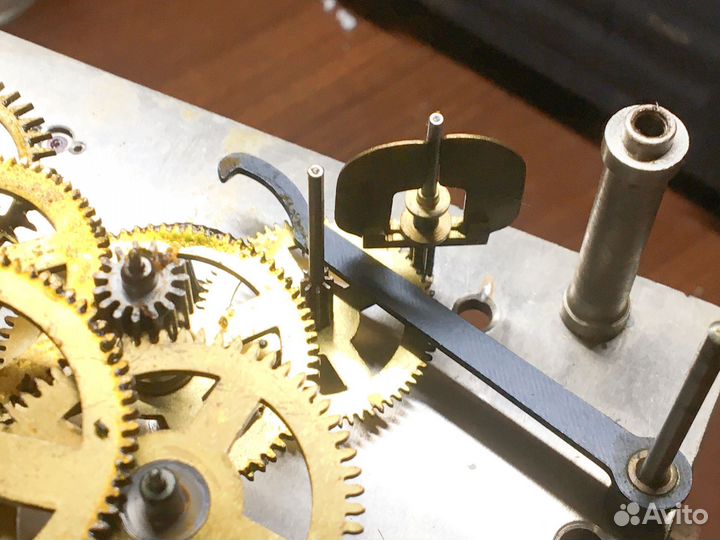 Часы напольные Янтарь колеса, рычаги