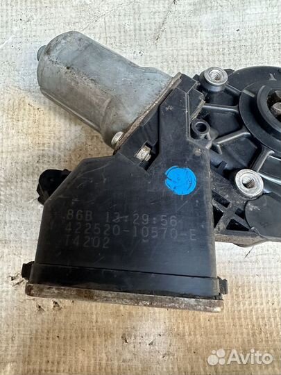 Мотор стеклоподъемника Toyota RAV4 (XA30) III (200