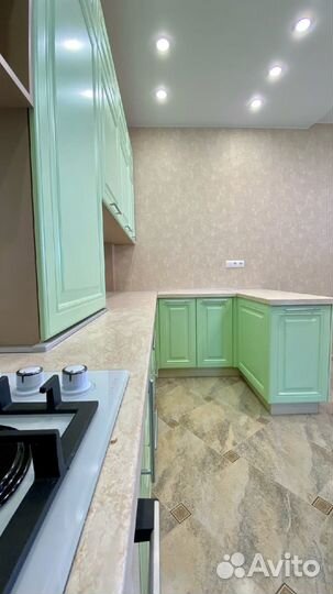 Кухня на заказ под потолок в Новосибирске