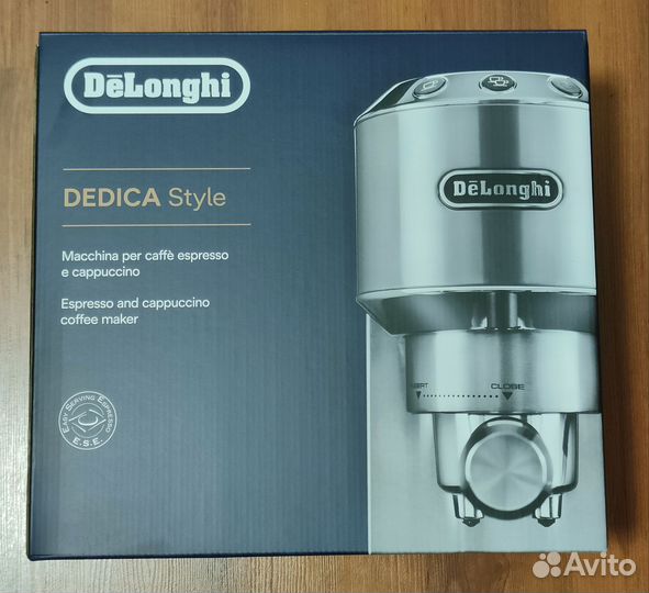 Рожковая кофеварка DeLonghi EC685.BK black (новая)