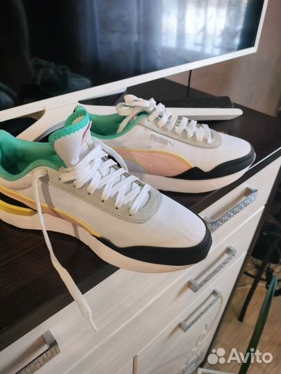 Кроссовки женские