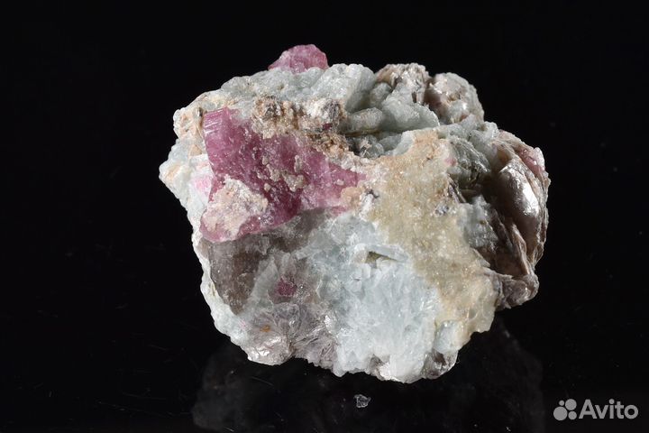 Турмалин(рубеллит),клевеландит,лепидолит. Лот №509