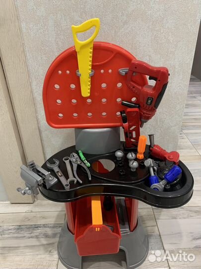 Стойка с инструментами