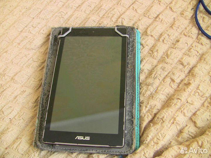 Планшет Asus P001