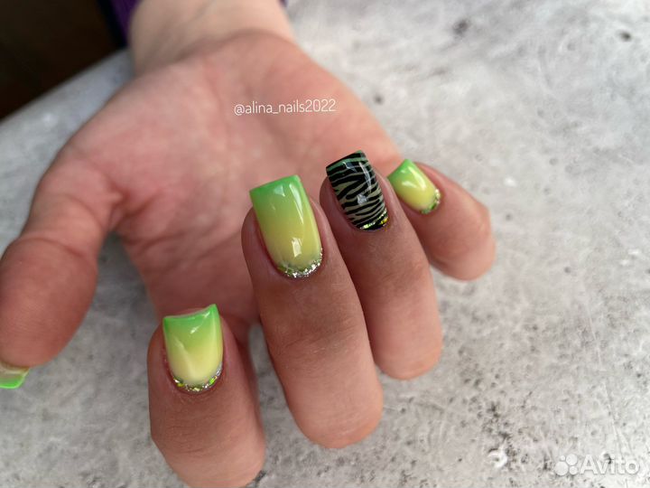 Педикюр с покрытием лаком