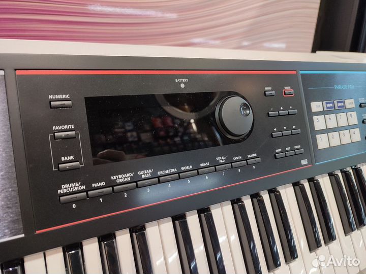 Цифровой синтезатор Roland Juno-DS 61