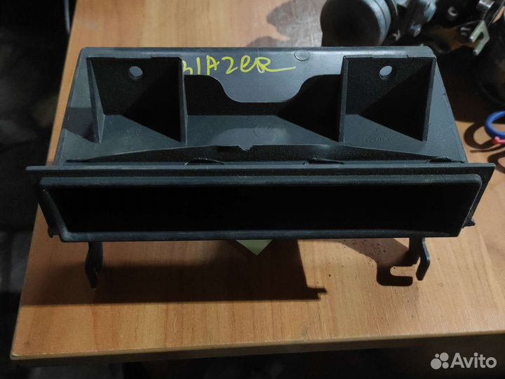 Бардачок панель центральная Chevrolet blazer s10