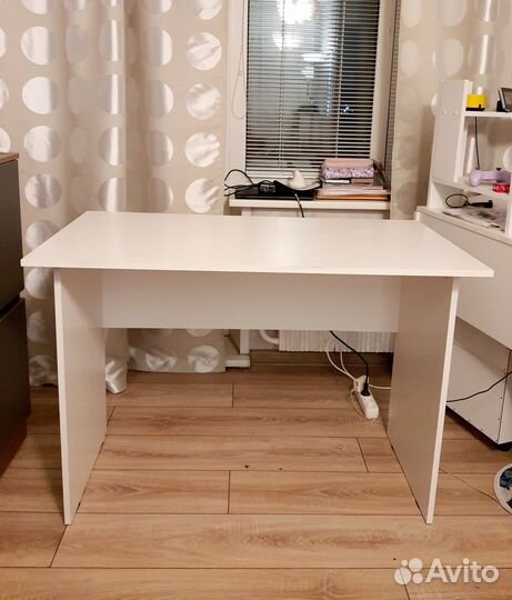 Компьютерный стол белый