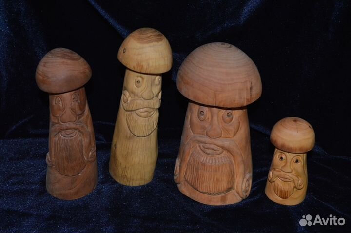Декоративные статуэтки из дерева