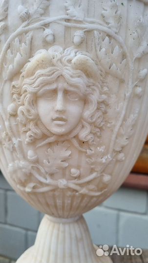 Ваза из мрамора