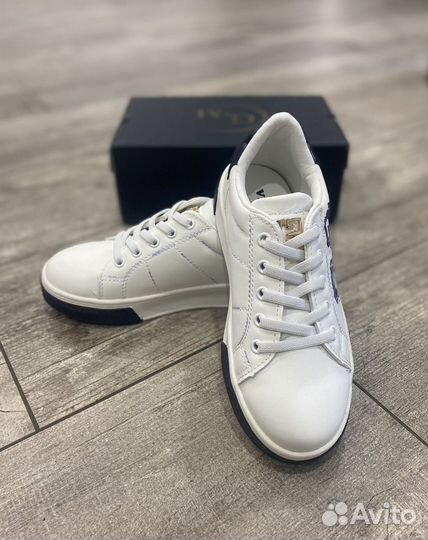 Кроссовки детские