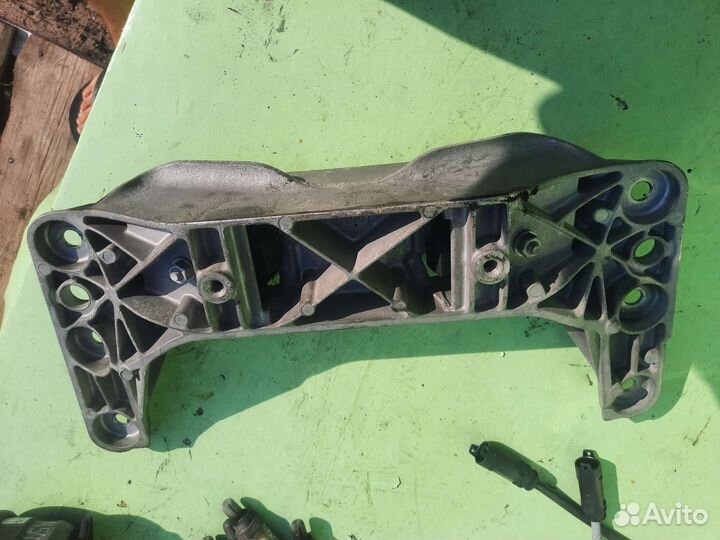 Траверса АКПП бмв Е60 Е61