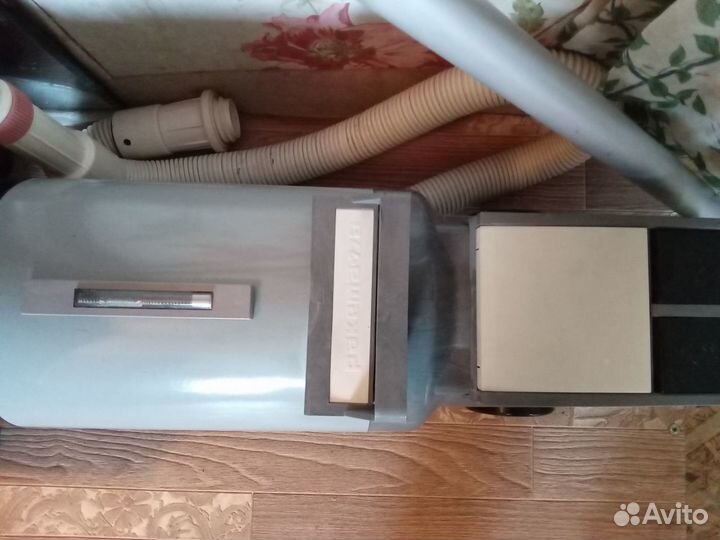 Пылесос Ракета 77