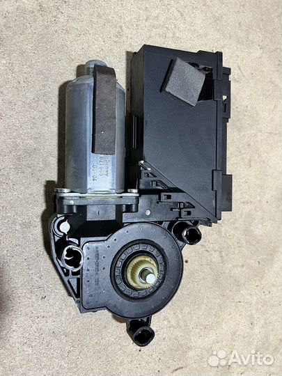 Моторчик стеклоподъемника на на Volkswagen Phaeton