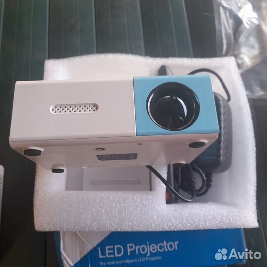 Проектор новый
