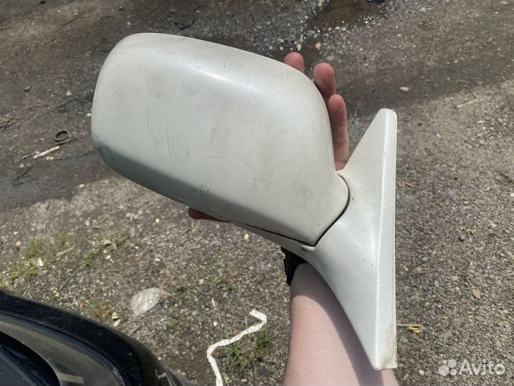 Зеркало правое нa Toyota Mark 2 кузов 100
