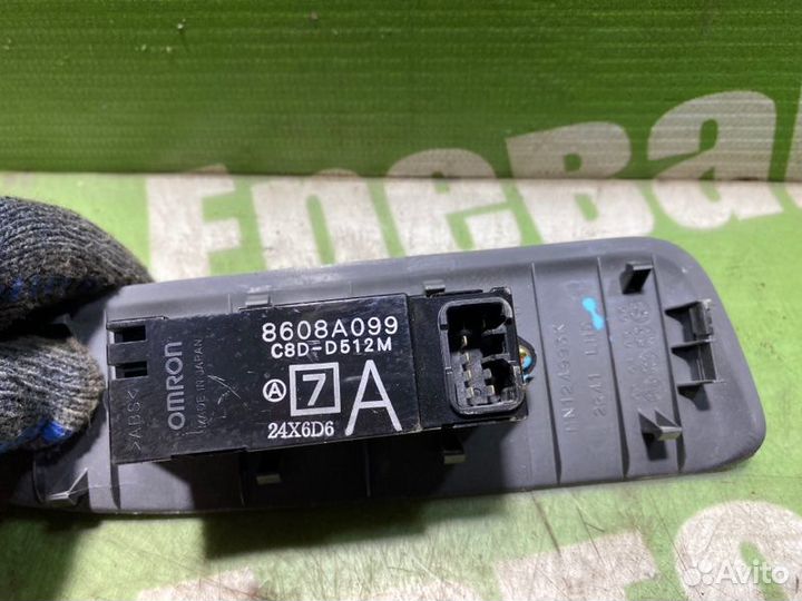 Кнопка стеклоподъемника передняя правая Mitsubishi