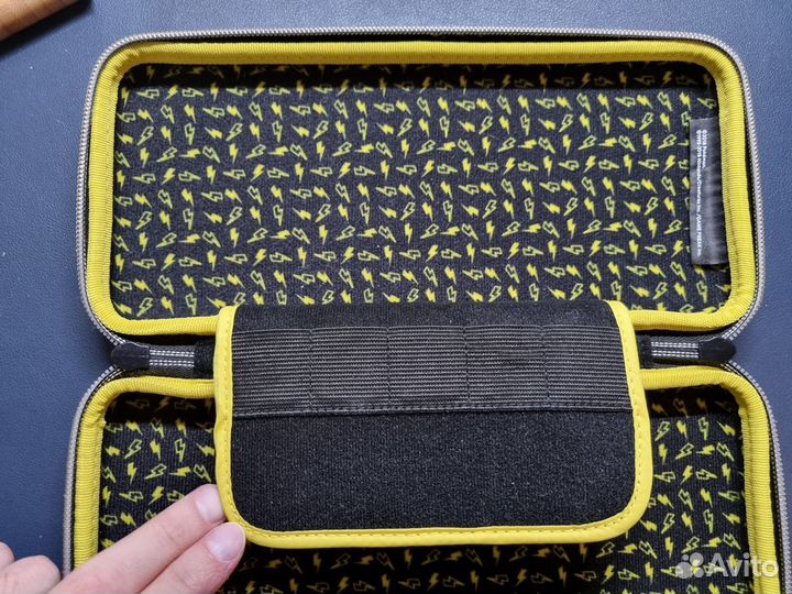 Защитный алюминиевый чехол Hori Pikachu (Switch)