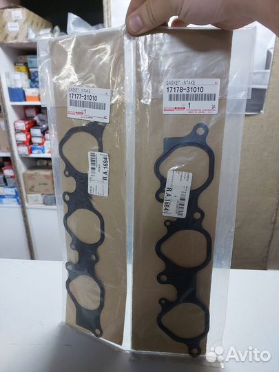 Прокладка впускного кол 1717831010 Toyota 1GR-FE