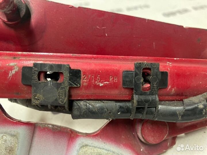 Петля капота правая Land Rover Discovery Sport