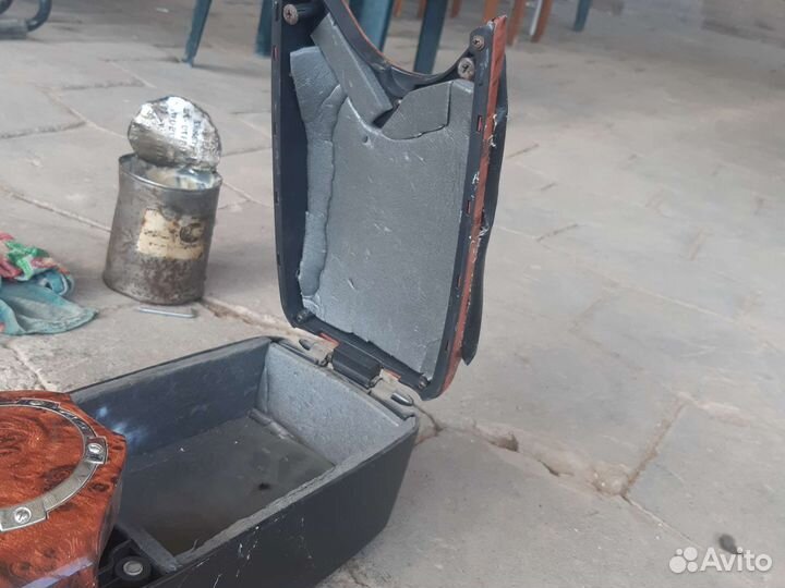 Подлокотник