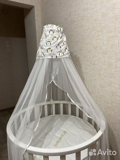 Круглая кроватка-трансформер с маятником