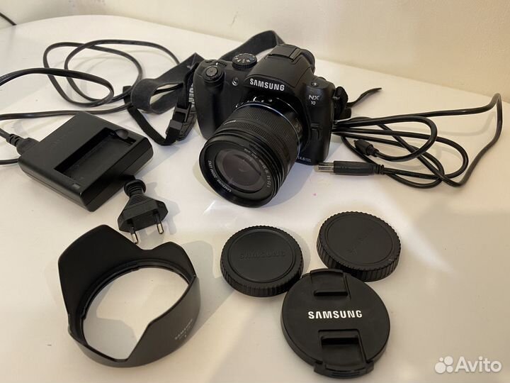 Цифровой фотоаппарат Samsung NX10