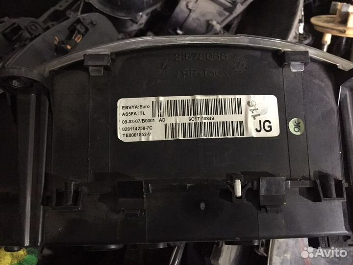 Щиток приборов на Ford Transit