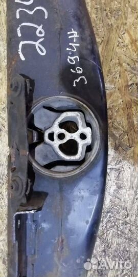 Кронштейн коробки (балка кпп) Volkswagen Touareg 2