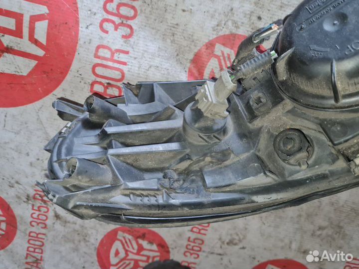 Фара галоген правая Volvo Хс70 2002