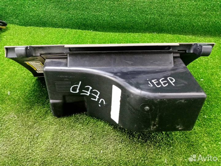 Бардачок в панель Jeep Cherokee